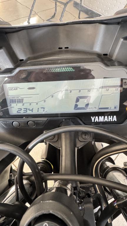 YAMAHA YZF R15 150 - Foto