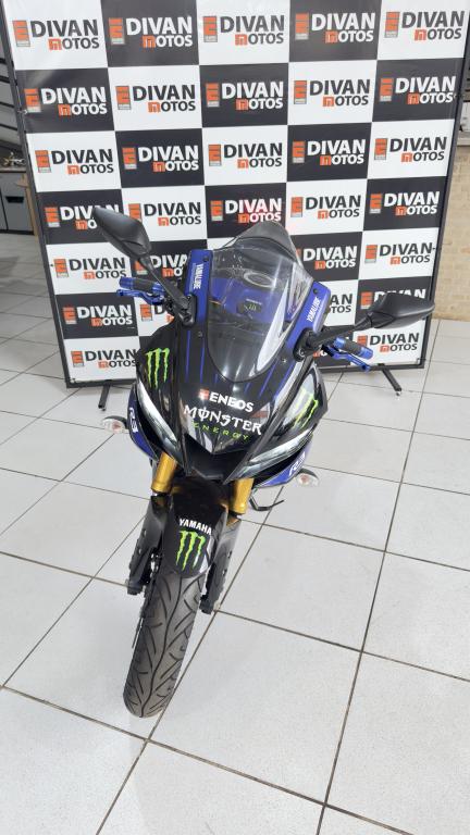 YAMAHA YZF R3 320 - Foto