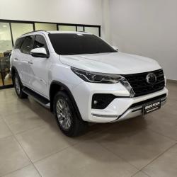 TOYOTA Hilux SW4 2.8 16V 4P SRX 4X4 7 LUGARES TURBO DIESEL AUTOMÁTICO
