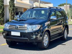 TOYOTA Hilux SW4 3.0 16V 4P SR 4X4 TURBO DIESEL AUTOM�TICO