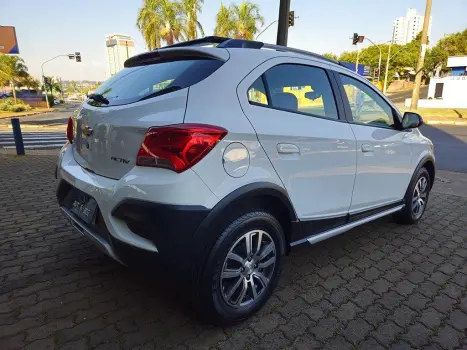 CHEVROLET Onix Hatch 1.4 4P FLEX ACTIV, Foto 5 CHEVROLET Onix Hatch 1.4 4P FLEX ACTIV, Foto 5