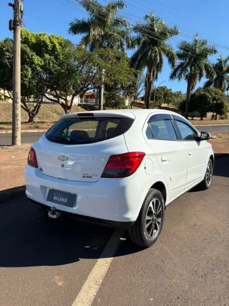CHEVROLET Onix Hatch 1.4 4P FLEX LTZ, Foto 3
