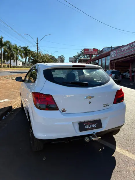 CHEVROLET Onix Hatch 1.4 4P FLEX LTZ, Foto 4