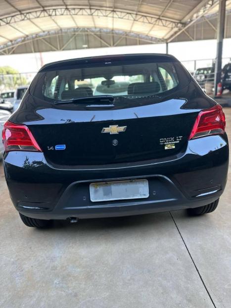 CHEVROLET Onix Hatch 1.4 4P FLEX LT, Foto 4 CHEVROLET Onix Hatch 1.4 4P FLEX LT, Foto 4