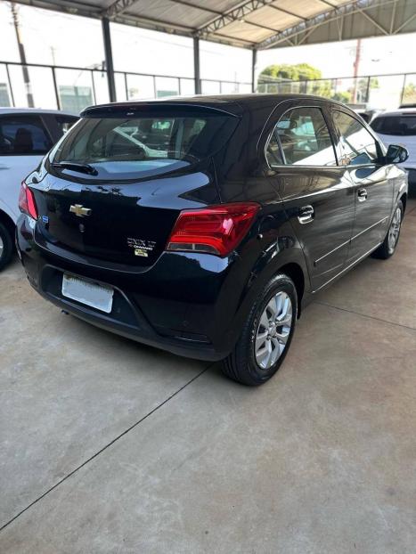 CHEVROLET Onix Hatch 1.4 4P FLEX LT, Foto 5 CHEVROLET Onix Hatch 1.4 4P FLEX LT, Foto 5
