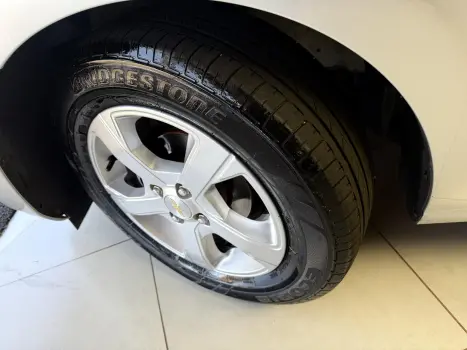 CHEVROLET Onix Hatch 1.4 4P FLEX LT AUTOM�TICO, Foto 5