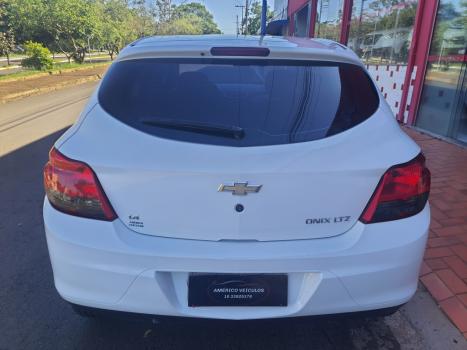 CHEVROLET Onix Hatch 1.4 4P FLEX LTZ, Foto 6