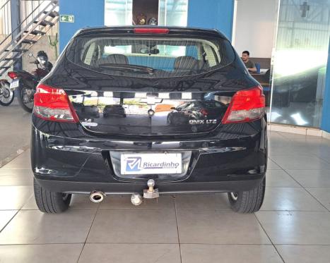 CHEVROLET Onix Hatch 1.4 4P FLEX LTZ, Foto 6