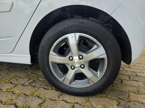 CHEVROLET Onix Hatch 1.4 4P FLEX LT, Foto 10