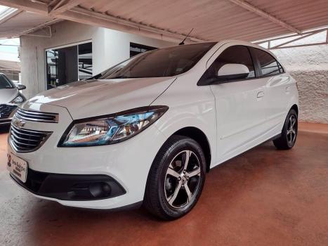 CHEVROLET Onix Hatch 1.4 4P FLEX LT, Foto 3