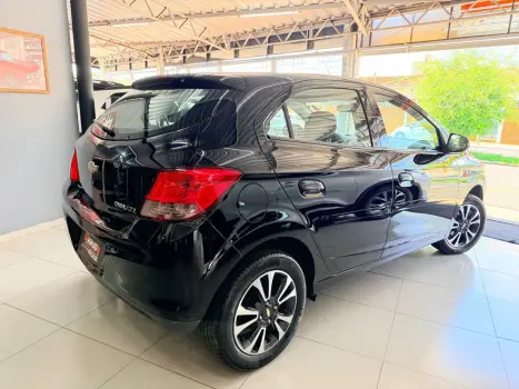 CHEVROLET Onix Hatch 1.4 4P FLEX LTZ, Foto 5