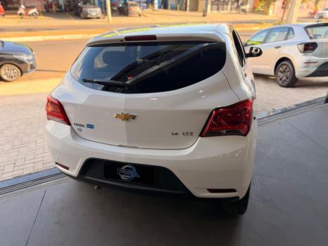 CHEVROLET Onix Hatch 1.4 4P FLEX LTZ, Foto 9