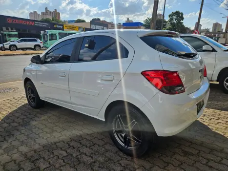 CHEVROLET Onix Hatch 1.4 4P FLEX LT, Foto 5