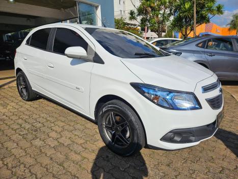CHEVROLET Onix Hatch 1.4 4P FLEX LT, Foto 2