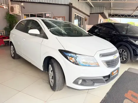 CHEVROLET Onix Hatch 1.4 4P FLEX LT AUTOM�TICO, Foto 4