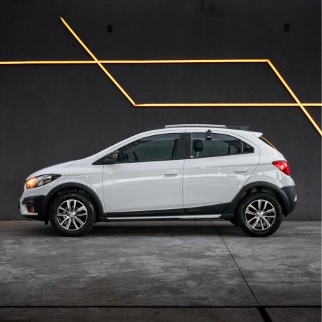 CHEVROLET Onix Hatch 1.4 4P FLEX ACTIV AUTOM�TICO, Foto 4