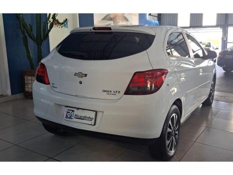 CHEVROLET Onix Hatch 1.4 4P FLEX LTZ, Foto 2