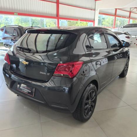 CHEVROLET Onix Hatch 1.4 4P FLEX LT, Foto 4