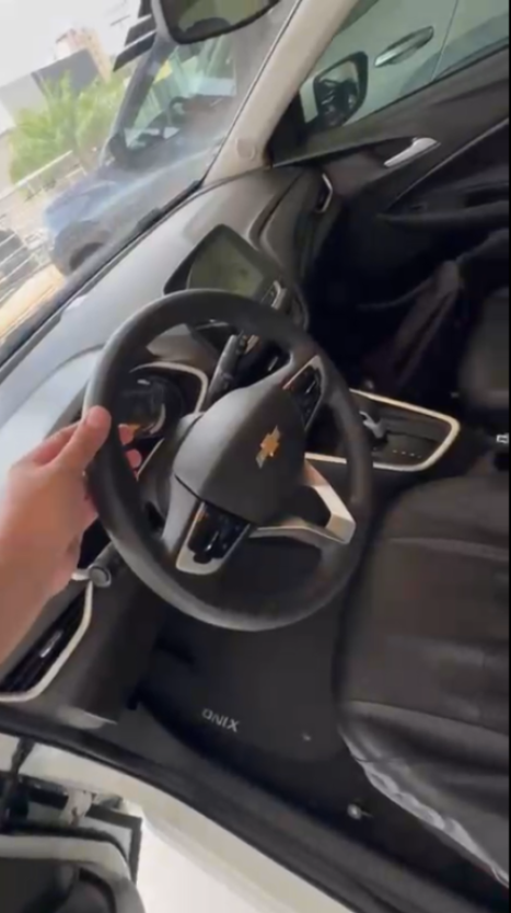 CHEVROLET Onix Sedan 1.0 12V 4P FLEX LT PLUS TURBO AUTOM�TICO, Foto 9