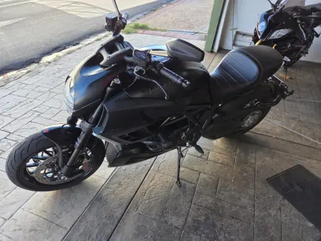 DUCATI Diavel 1200 CARBON, Foto 1