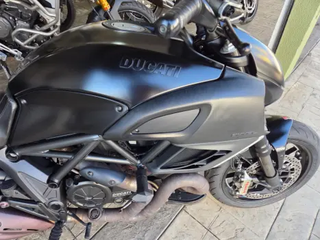 DUCATI Diavel 1200 CARBON, Foto 4