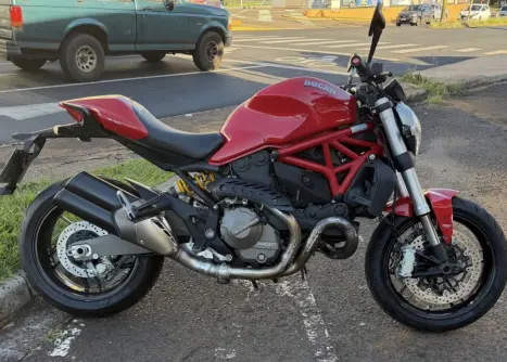 DUCATI Monster 821 ABS, Foto 1