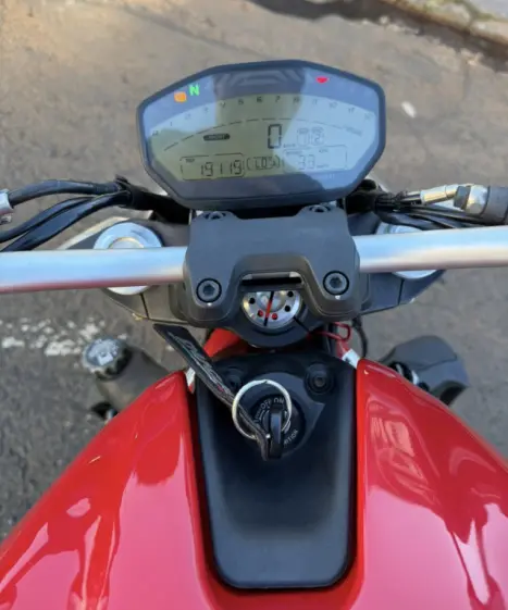 DUCATI Monster 821 ABS, Foto 3