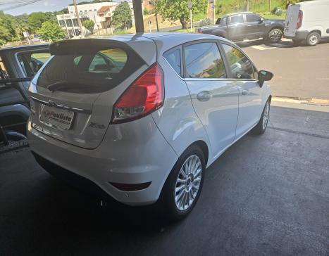 FORD Fiesta Hatch 1.6 16V 4P FLEX TITANIUM PLUS POWERSHIFT AUTOMTICO, Foto 5