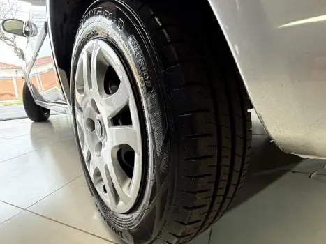 FORD Fiesta Hatch 1.6 4P FLEX, Foto 3