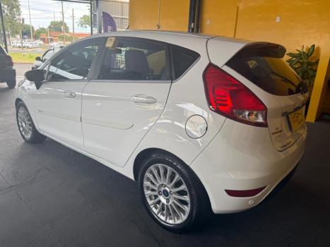 FORD Fiesta Hatch 1.6 16V 4P FLEX TITANIUM POWERSHIFT AUTOM�TICO, Foto 3