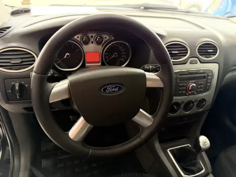 FORD Focus Hatch 1.6 16V 4P SE FLEX, Foto 2