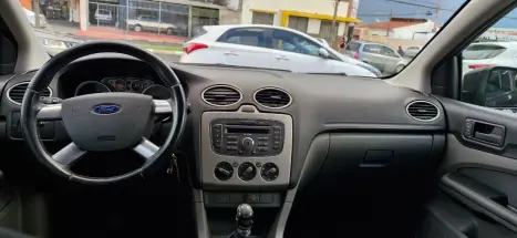 FORD Focus Hatch 1.6 16V 4P FLEX GL, Foto 9