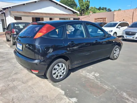FORD Focus Hatch 1.6 16V 4P FLEX GL, Foto 2