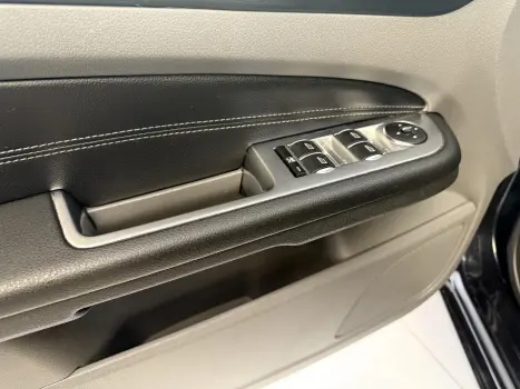 FORD Focus Hatch 2.0 16V 4P GHIA AUTOMTICO, Foto 9