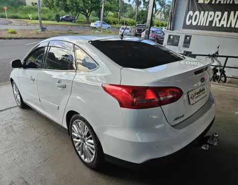 FORD Focus Sedan 2.0 16V 4P FLEX TITANIUM PLUS POWERSHIFT AUTOM�TICO, Foto 4