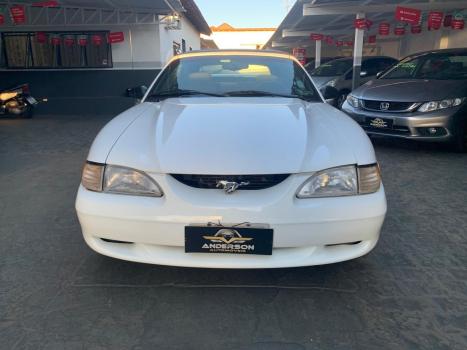 FORD Mustang 3.8 V6, Foto 1