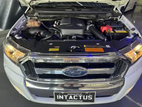 FORD Ranger 3.2 20V CABINE DUPLA 4X4 LIMITED TURBO DIESEL AUTOMÁTICO, Foto 10