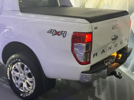 FORD Ranger 3.2 20V CABINE DUPLA 4X4 LIMITED TURBO DIESEL AUTOMÁTICO, Foto 16