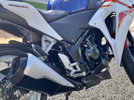 HONDA CBR 250 R, Foto 4