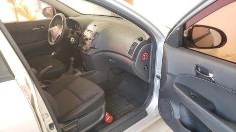 HYUNDAI I30 2.0 16V 4P, Foto 2