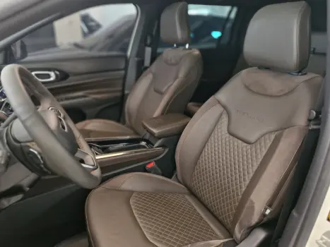 JEEP Commander 1.3 16V 4P FLEX T270 OVERLAND TURBO AUTOM�TICO AT6, Foto 4