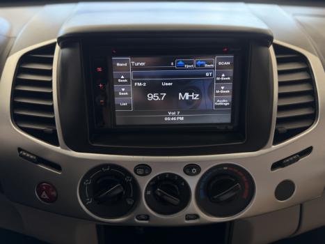 MITSUBISHI L 200 2.4 16V 4P HLS CABINE DUPLA FLEX , Foto 9