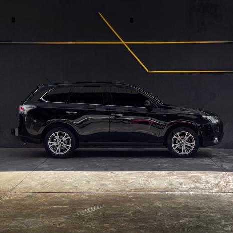 MITSUBISHI Outlander 3.0 V6 24V 4P GT 4X4 AUTOM�TICO, Foto 3