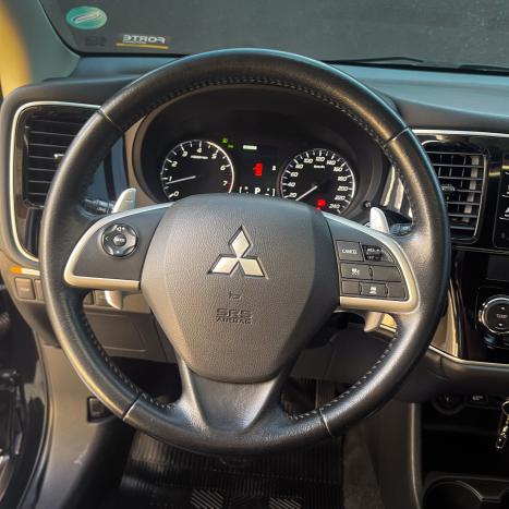 MITSUBISHI Outlander 3.0 V6 24V 4P GT 4X4 AUTOM�TICO, Foto 6