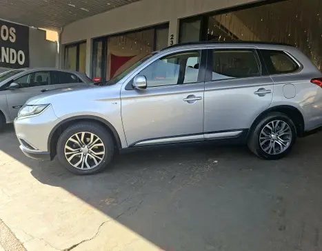 MITSUBISHI Outlander 3.0 V6 24V 4P GT 4X4 AUTOM�TICO, Foto 2