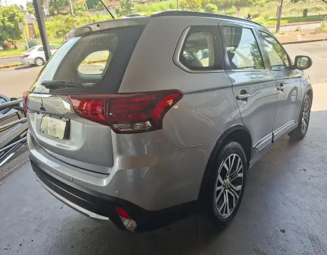MITSUBISHI Outlander 3.0 V6 24V 4P GT 4X4 AUTOM�TICO, Foto 5