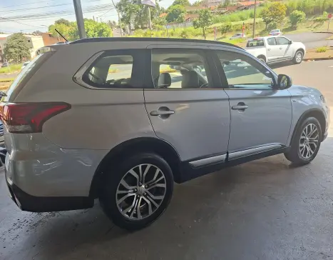 MITSUBISHI Outlander 3.0 V6 24V 4P GT 4X4 AUTOM�TICO, Foto 6