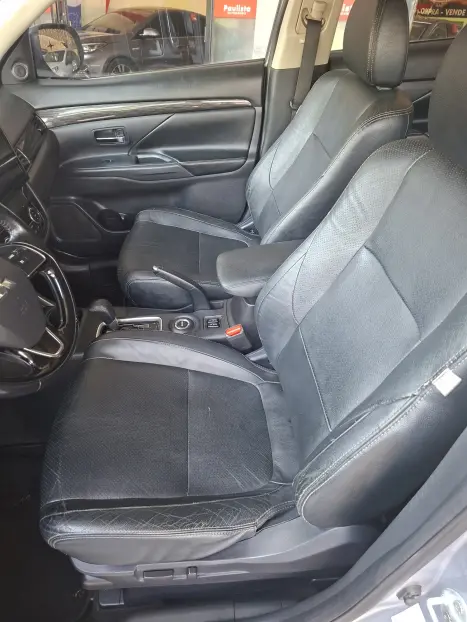 MITSUBISHI Outlander 3.0 V6 24V 4P GT 4X4 AUTOM�TICO, Foto 9