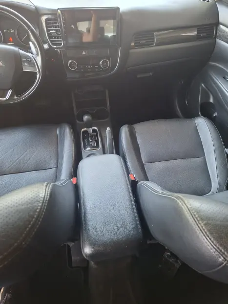 MITSUBISHI Outlander 3.0 V6 24V 4P GT 4X4 AUTOM�TICO, Foto 11