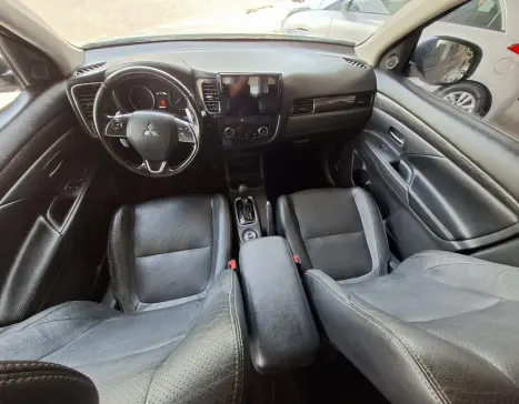 MITSUBISHI Outlander 3.0 V6 24V 4P GT 4X4 AUTOM�TICO, Foto 12